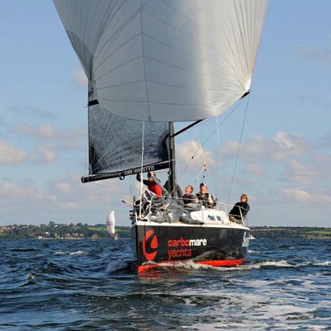 Bei leichtem Wind unter Spi